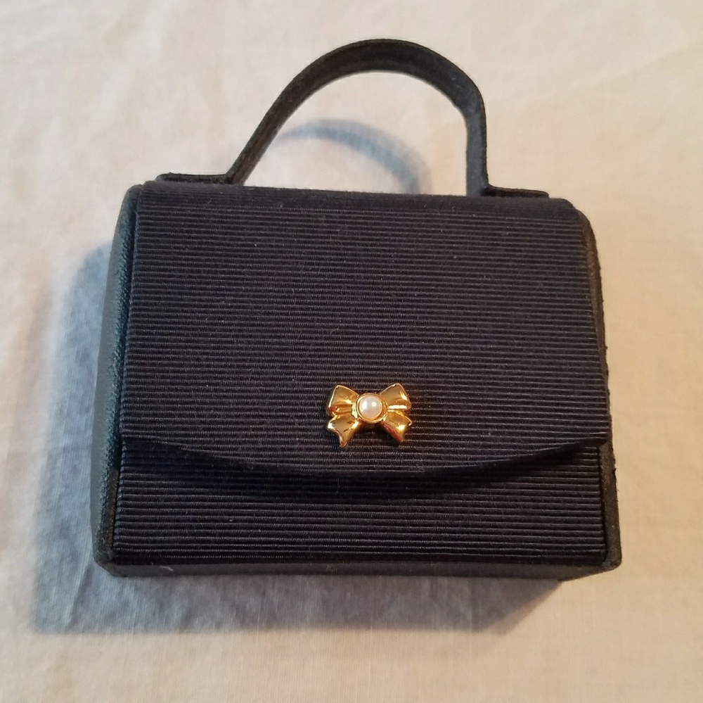 EUC Mikimoto jewelry holder